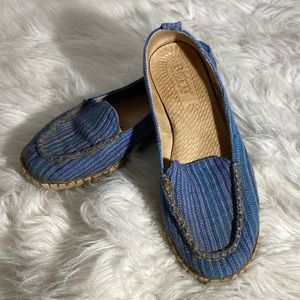 EUC BORN Casual Padded Boat Shoes